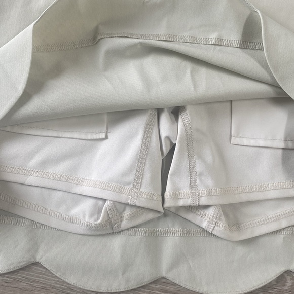 VINEYARD VINES SCALLOP 17" SKORT SKIRT Size 4. - Picture 4 of 8